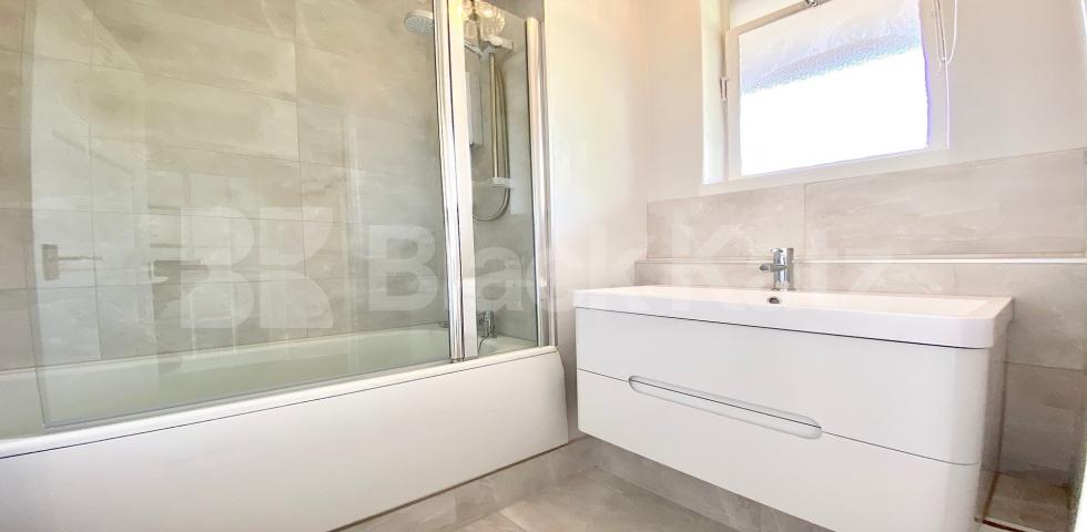 			VIRTUAL TOUR AVAILABLE!, 2 Bedroom, 1 bath, 1 reception Apartment			 Cruikshank Street, ANGEL-KINGS CROSS